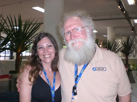 Liliana Pellegrini e Jon MadDog Hall - Campus Party Brasil 2008 Liliana Pellegrini e Jon MadDog Hall - Campus Party Brasil 2008